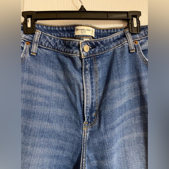 Abercrombie & Fitch Curve Love Mom High Rise Distressed Ripped Jeans Size 35 - Picture 4 of 12